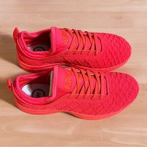 Super comfortable workout / everyday shoes.